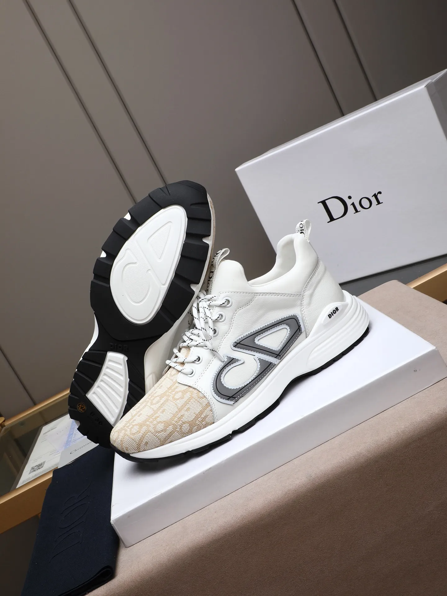 Men's shoes 💰460 💰Dior [Dior] 😘😘High-end series of casual men's shoes, simple and elegant👍👍👍The upper is made of first-layer genuine leather spliced ​​with Dior's special material [sun][sun]; imported first-layer sheepskin lining; special outsole, wear-resistant, lightweight, the overall design is harmonious and unified without lacking personality 👣🌟✨You deserve it! 5 colors😍Sizes 38~44. (45 custom-made) The picture above is a big seller🔥🔥🔥